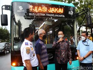 Anies Ingin Ubah Kendaraan Dinas Pemprov DKI Bertenaga Listrik Anies Ingin Ubah Kendaraan Dinas Pemprov DKI Bertenaga Listrik