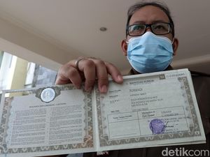 Tiga Anggota Sindikat Pemalsuan BPKB dan STNK Dijebloskan Tahanan Tiga Anggota Sindikat Pemalsuan BPKB dan STNK Dijebloskan Tahanan