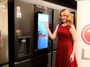 Canggih! LG Pamer Kulkas Anyar InstaView dan Side by Side