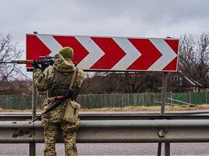 Cerita WNI yang Masih di Kiev: Orang Sipil Ditodong, Seram Juga Saya! Cerita WNI yang Masih di Kiev: Orang Sipil Ditodong, Seram Juga Saya!
