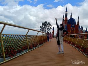 Wah! Ada Kastil Megah ala Moskow Punya Dewi Perssik di Subang Wah! Ada Kastil Megah ala Moskow Punya Dewi Perssik di Subang