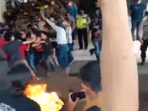 Diberikan Bantuan Tak Sesuai, Massa Demo di Kantor Bupati Tasikmalaya