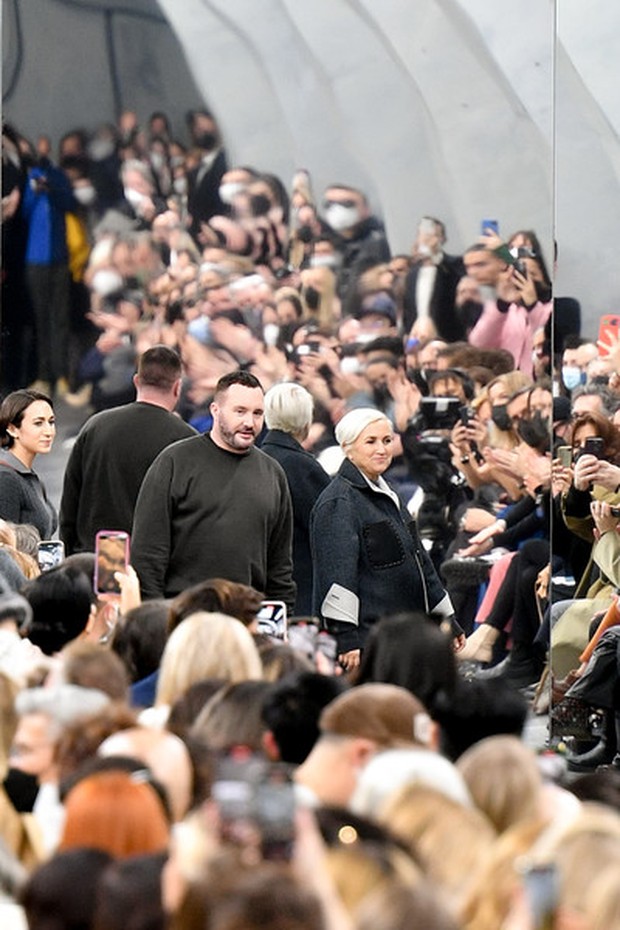 Kim Jones (kiri) dan Silvia Venturini Fendi (kanan)/