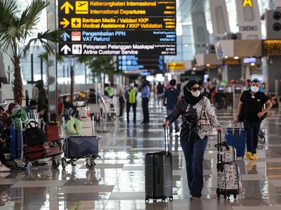 Gaes, Naik Pesawat Domestik Nggak Perlu Tes COVID-19 Lagi