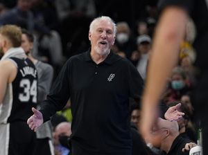 Spurs Kalahkan Lakers, Pop Samai Rekor Kemenangan Terbanyak di NBA Spurs Kalahkan Lakers, Pop Samai Rekor Kemenangan Terbanyak di NBA