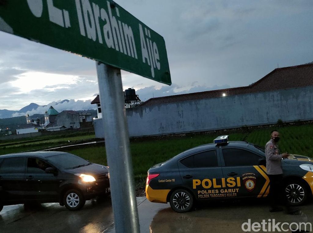 Jalan Ciamik di Garut Dipelototi Polisi Gegara Jadi Trek Balapan