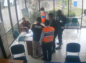 Kemenhub Minta Polri Usut Oknum Brimob Bersenapan Cabut Berkas Truk ODOL
