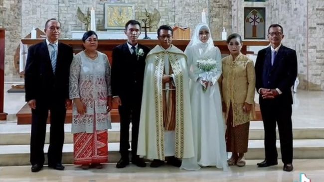 Kisah pengantin viral di media sosial.