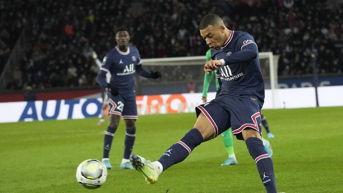 PSGs Kylian Mbappe scores his sides third goal during the French League One soccer match between Paris Saint Germain and Saint-Etienne at the Parc des Princes stadium in Paris, Saturday, Feb. 26, 2022. (AP Photo/Michel Euler)