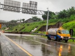Banjir di Lokasi Longsor Tol Pandaan-Malang Surut