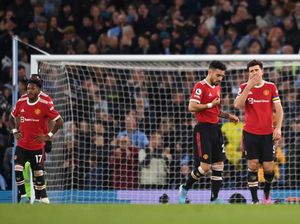 Gary Neville: Masalah di Ruang Ganti MU Belum Tuntas