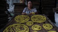 Menengok Produksi Mi Kenyol di Batang