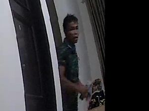 Gerak-gerik Senyap Maling di Rumah Dokter Bikin Ponsel-Laptop Lenyap Gerak-gerik Senyap Maling di Rumah Dokter Bikin Ponsel-Laptop Lenyap