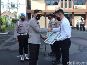 11 Polisi Berprestasi di Bojonegoro Diganjar Reward 11 Polisi Berprestasi di Bojonegoro Diganjar Reward