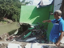 2 Rumah di Klaten Menggantung Tergerus Banjir, Ini Penampakannya