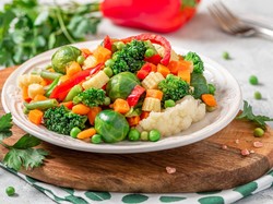 Manakah yang Lebih Sehat, Sayuran Mentah atau Matang? Ini Kata Ahli Gizi