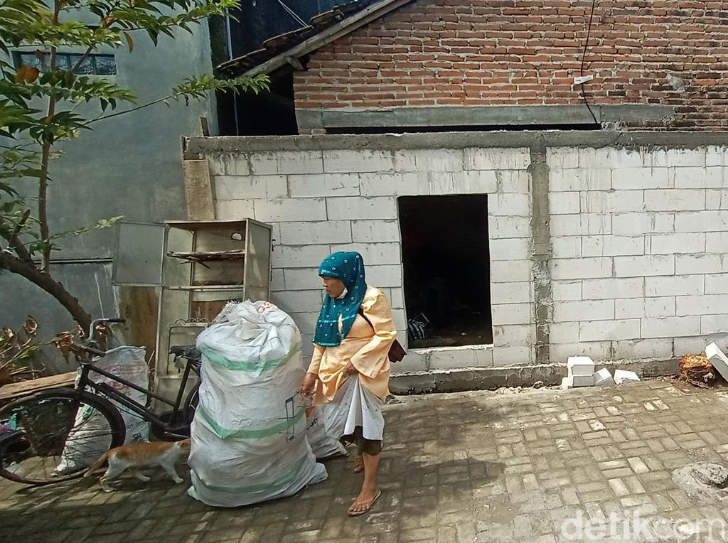 Konflik Antartetangga, Akses Rumah Janda di Kudus Ini Tertutup Tembok Rapat Konflik Antartetangga, Akses Rumah Janda di Kudus Ini Tertutup Tembok Rapat