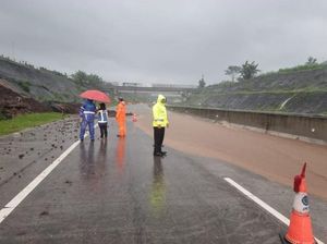 Tol Pandaan-Malang Tutup Gegara Longsor, Kepadatan Lalin Pindah ke Jalan Arteri Tol Pandaan-Malang Tutup Gegara Longsor, Kepadatan Lalin Pindah ke Jalan Arteri