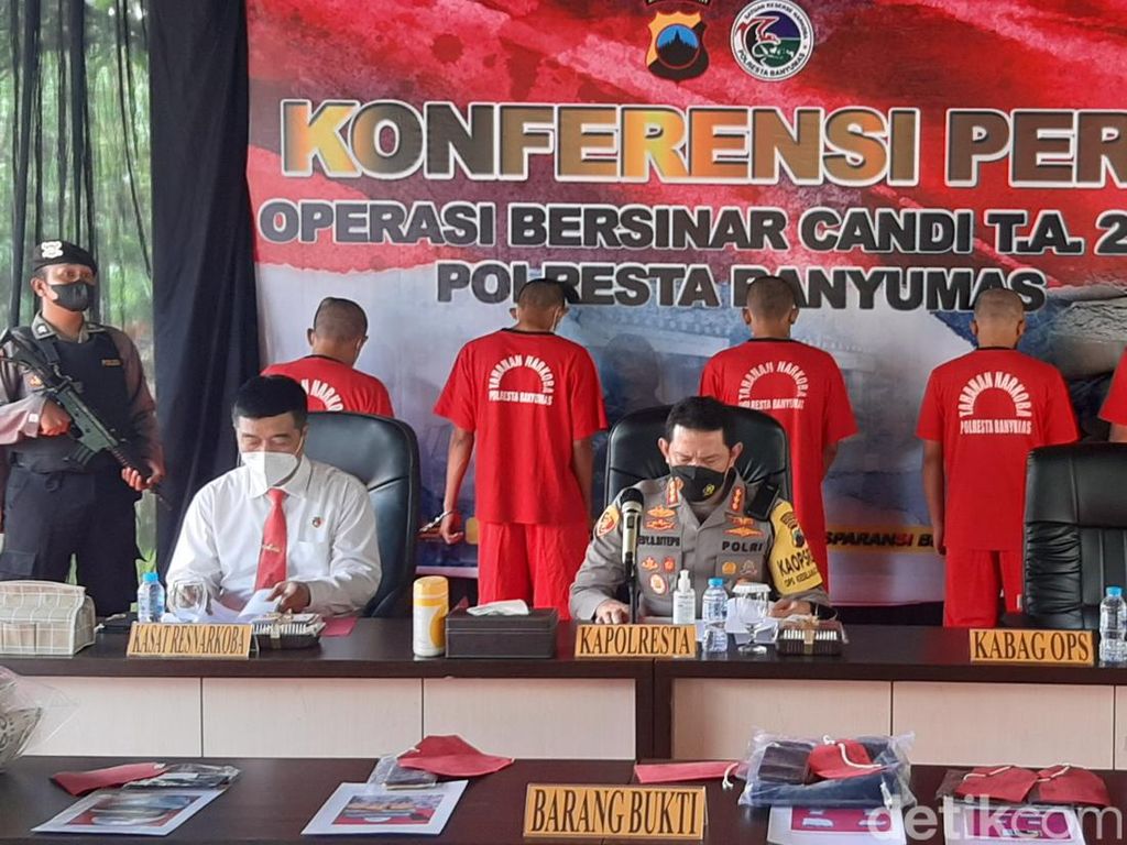 Tangkap Pengedar di Banyumas, Polisi Sita Ganja 2,5 Kg Tangkap Pengedar di Banyumas, Polisi Sita Ganja 2,5 Kg