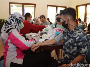 Vaksinasi Booster Lansia di Malang Diserbu 1.500 Warga Vaksinasi Booster Lansia di Malang Diserbu 1.500 Warga