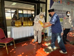 Warga Berburu Minyak Goreng di Operasi Pasar Jaksel: Di Minimarket Susah