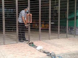 Penampakan Antrean Sandal di Toserba Pemalang Demi Beli Minyak Goreng