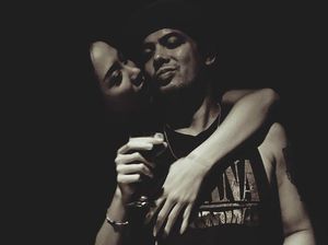 7 Potret Mesra Eks Suami Wulan Guritno Bareng Pacar Baru yang Beda 15 Tahun