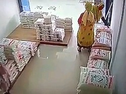 Heboh Video Emak-emak Bermobil di Deli Serdang Curi 2 Karung Beras