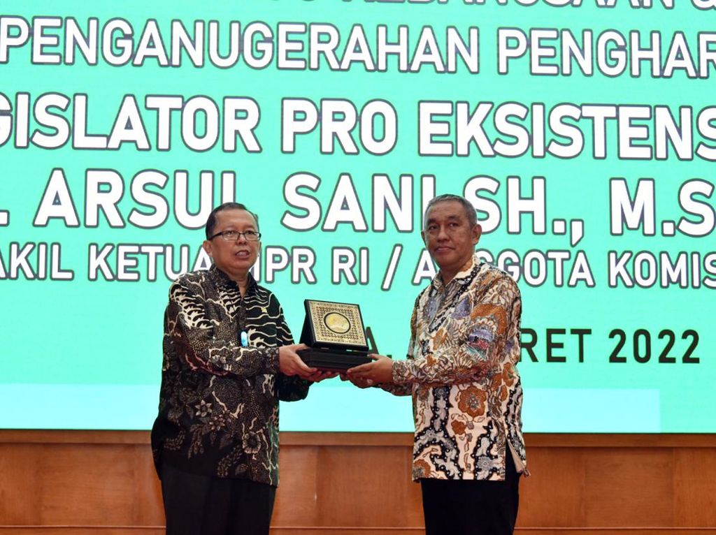 Arsul Sani Raih Penghargaan Legislator Pro Eksistensi dari BAMAG LKK
