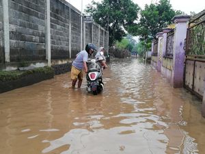 Banjir Masih Rendam Permukiman di Pasuruan, Warga Ngeluh Belum Dapat Bantuan