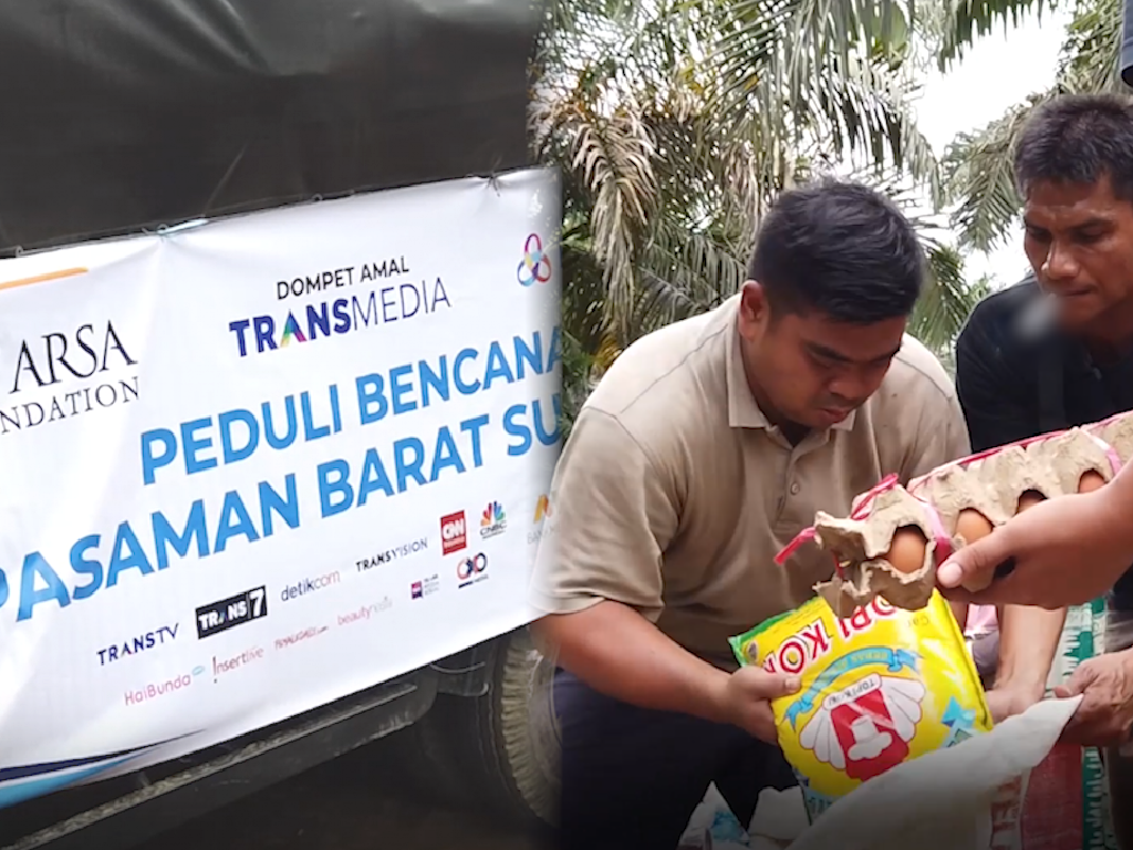 CT Arsa Foundation Salurkan Bantuan ke Korban Gempa Pasaman Barat CT Arsa Foundation Salurkan Bantuan ke Korban Gempa Pasaman Barat
