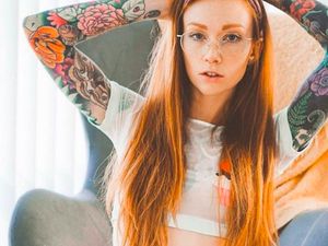 8 Penampilan Model Dewasa yang Hidup dengan Kantong Feses 8 Penampilan Model Dewasa yang Hidup dengan Kantong Feses