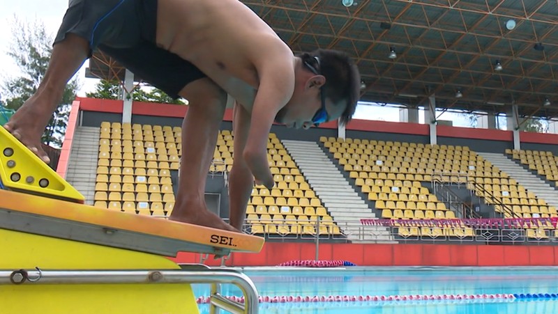 Tak Pernah Menyerah, Ini Kisah Halil Atlet Disabilitas Berjuang Jualan Tisu