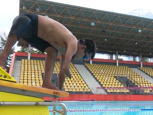 Tak Pernah Menyerah, Ini Kisah Halil Atlet Disabilitas Berjuang Jualan Tisu