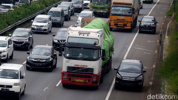 Ingat Gaes, Bahu Jalan Tol Bukan untuk Nyalip Saat Macet