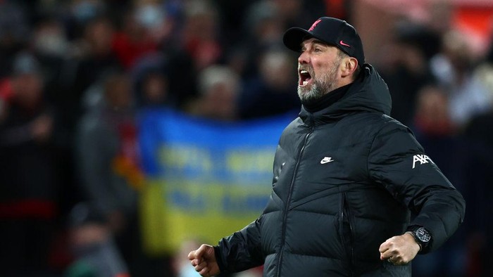 LIVERPOOL, ENGLAND - MARCH 05: Juergen Klopp, Manager of Liverpool celebrates with the fans after their sides victory during the Premier League match between Liverpool and West Ham United at Anfield on March 05, 2022 in Liverpool, England. (Photo by Clive Brunskill/Getty Images)