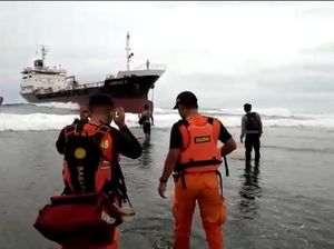 Kapal Tanker Terdampar di Perairan Garut, Tim SAR Turun Tangan Kapal Tanker Terdampar di Perairan Garut, Tim SAR Turun Tangan