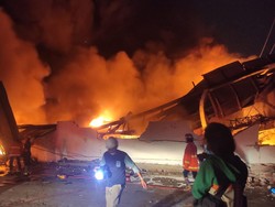 Api yang Membakar Pabrik Sepatu Sidoarjo Diduga dari Ruang Assembling
