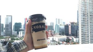 Slurrpp! Segarnya Kopi dan Strawberry Rose dari Atas Mall Kuningan City