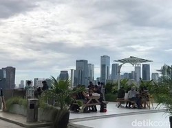 Ngopi Santai di Rooftop Mal Sambil Menikmati City View