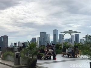 Ngopi Santai di Rooftop Mal Sambil Menikmati City View Ngopi Santai di Rooftop Mal Sambil Menikmati City View
