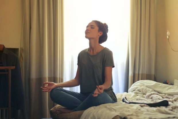 Lakukan Meditasi atau Yoga