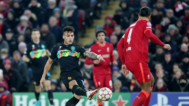 Soccer Football - Champions League - Round of 16 Second Leg - Liverpool v Inter Milan - Anfield, Liverpool, Britain - March 8, 2022 Inter Milan's Lautaro Martinez scores their first goal Action Images via Reuters/Carl Recine