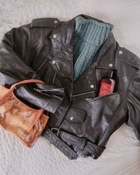 how to remove the smell of leather jacket