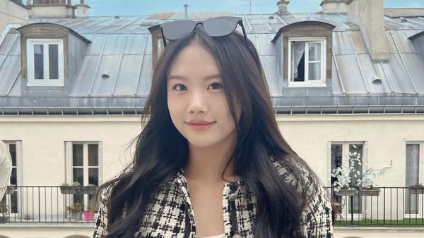 Putri Pesepakbola Lee Dong Guk Debut di Paris Fashion Week