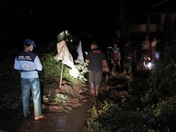 Banjir Menerjang Kampung Lawang Malang Menghanyutkan Satu Warga