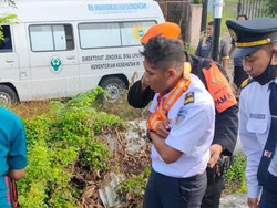 Tiga Orang Luka Akibat KA Ekonomi Tabrak 2 Truk di Lamongan
