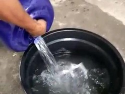 Polisi Endus Penipu yang Jual 4 Jeriken Minyak Goreng Dicampur Air