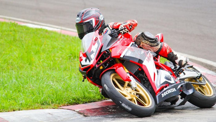 Mengenal Veda, Pebalap Gunungkidul Juara 3 Asia Talent Cup Qatar (Foto: dok. istimewa) Mengenal Veda, Pebalap Gunungkidul Juara 3 Asia Talent Cup Qatar (Foto: dok. istimewa)