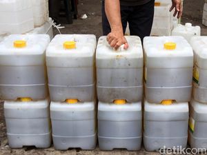 Dua Pekan Jokowi Larang Ekspor CPO, Harga Minyak Goreng di Pasar Masih Mahal